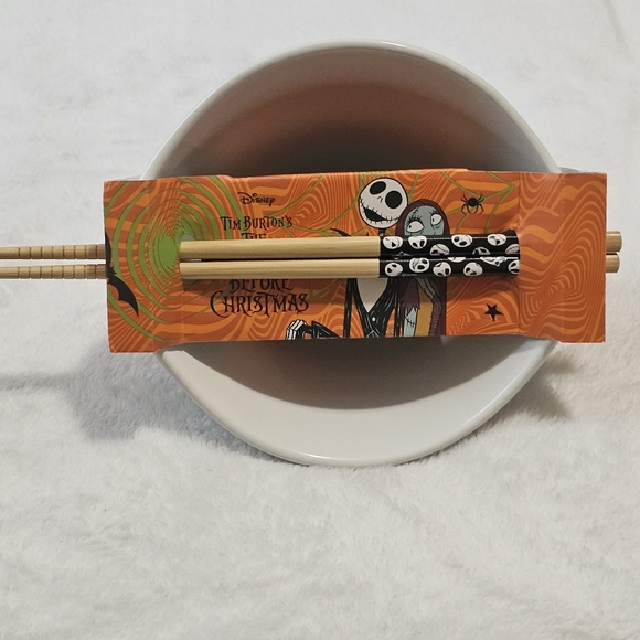 Disney & Tim Burton's: Nightmare Before Christmas Ceramic Bowl w. Chopsticks - Picture 3 of 8